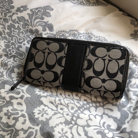 Coach Wallet - Picture 4 of 4